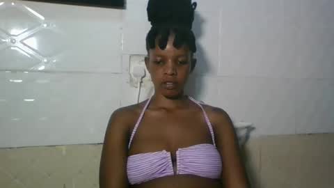 Snapshot of sweetz_candice chatting on November 25, 2025, 12:10 am sweetz_candice online show from November 25, 2025, 12:10 am
