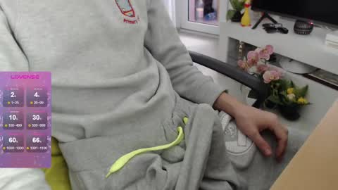 SwetLittleBoy4u online show from December 10, 2024, 8:30 am