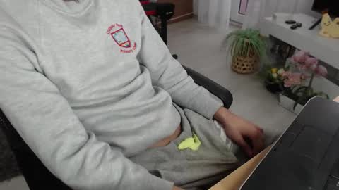 SwetLittleBoy4u online show from October 3, 2025, 8:44 am