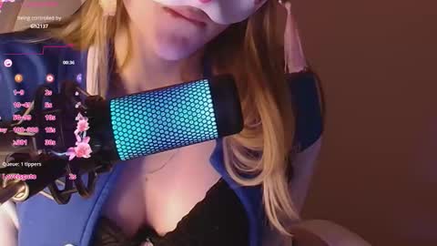 Snapshot of sydney_max chatting on September 25, 2025, 3:32 am Milena online show from September 25, 2025, 3:32 am