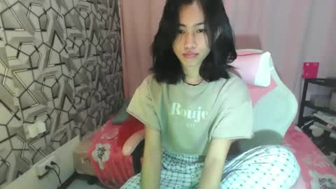 sydnyxox1 online show from May 4, 2026, 2:40 am