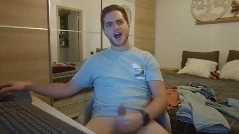 syl092 online show from November 4, 2025, 5:23 pm