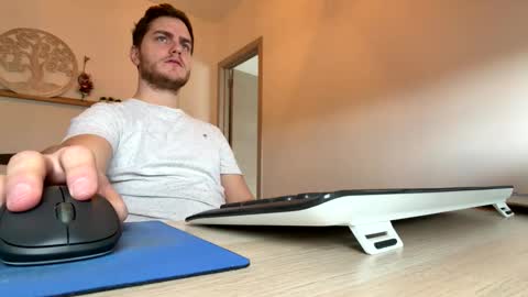 syl092 online show from January 13, 2026, 9:58 am