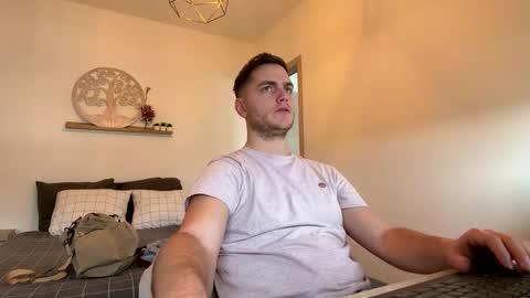 syl092 online show from February 12, 2026, 10:54 am