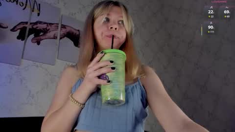 Snapshot of sylviarussell chatting on October 9, 2025, 7:06 am Sylvia online show from October 9, 2025, 7:06 am
