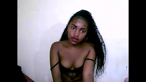sylviasexy27 online show from December 5, 2024, 2:44 pm