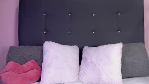 Snapshot of symphonny1 chatting on February 3, 2025, 3:17 pm symphonny online show from February 3, 2025, 3:17 pm