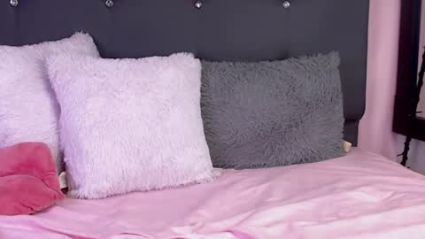 Snapshot of symphonny1 chatting on February 7, 2025, 4:14 pm symphonny online show from February 7, 2025, 4:14 pm