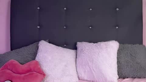 Snapshot of symphonny1 chatting on February 26, 2025, 6:21 pm symphonny online show from February 26, 2025, 6:21 pm