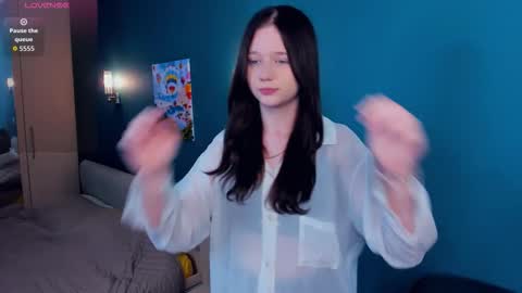 Snapshot of synnovebelch chatting on October 2, 2025, 4:19 am Emily online show from October 2, 2025, 4:19 am