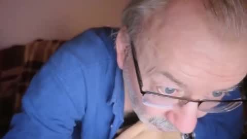 szaszinno6669068 online show from September 15, 2025, 2:11 am