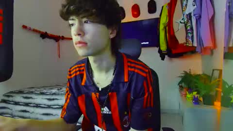 Snapshot of t0n3r chatting on October 17, 2025, 2:04 am TONER online show from October 17, 2025, 2:04 am