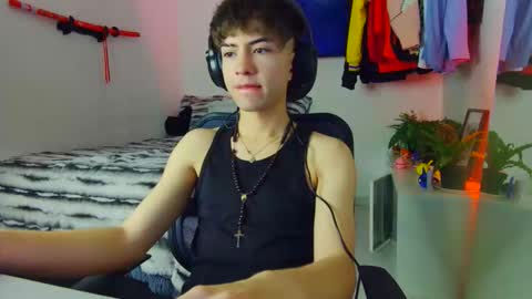 Snapshot of t0n3r chatting on October 18, 2025, 1:30 am TONER online show from October 18, 2025, 1:30 am