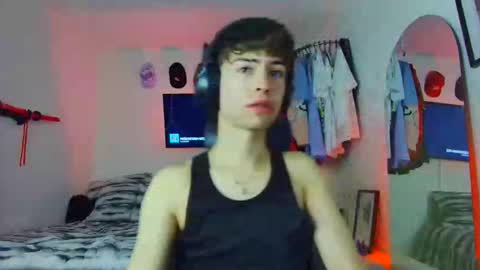 Snapshot of t0n3r chatting on October 19, 2025, 3:07 am TONER online show from October 19, 2025, 3:07 am