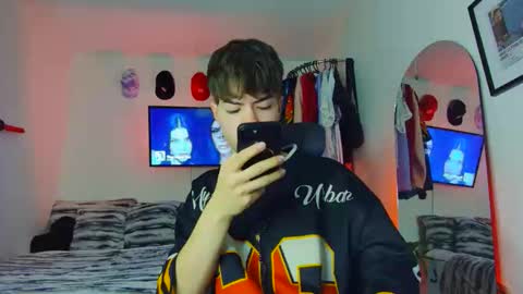 Snapshot of t0n3r chatting on October 28, 2025, 12:25 am TONER online show from October 28, 2025, 12:25 am