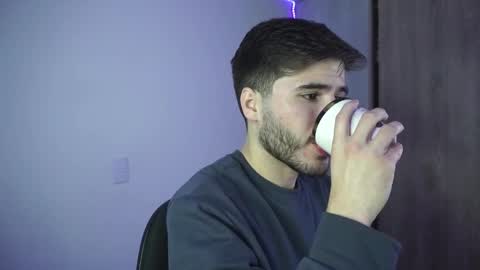 Snapshot of t0ny_wylie chatting on December 21, 2024, 8:07 am t0ny_wylie online show from December 21, 2024, 8:07 am