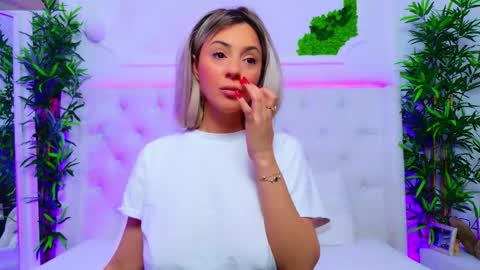 Arianna online show from November 10, 2025, 3:00 pm