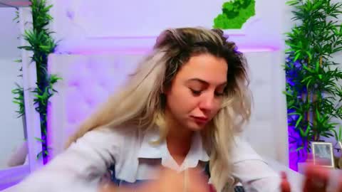 Arianna online show from November 14, 2025, 1:32 pm