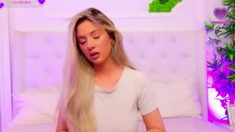 Arianna online show from April 24, 2026, 2:19 pm