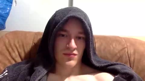 tabuo online show from September 26, 2025, 9:41 pm