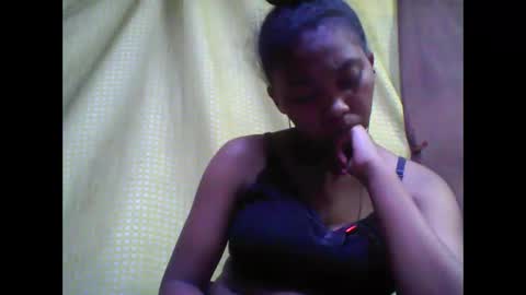 Snapshot of tahiriniah chatting on October 2, 2025, 7:43 pm tahiriniah online show from October 2, 2025, 7:43 pm