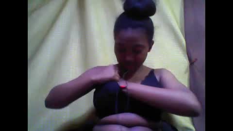 Snapshot of tahiriniah chatting on October 3, 2025, 8:55 am tahiriniah online show from October 3, 2025, 8:55 am