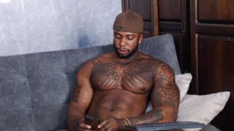 Tairon Tucke online show from January 17, 2025, 11:40 pm