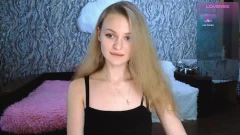 Snapshot of taissia_sweet chatting on October 4, 2025, 2:37 pm Im Taya  online show from October 4, 2025, 2:37 pm