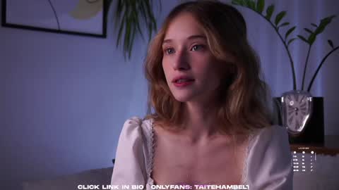 Mia online show from September 12, 2025, 2:00 am