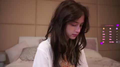 Mia online show from June 26, 2026, 2:49 am