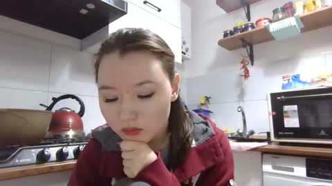 Lily online show from December 19, 2025, 2:13 pm