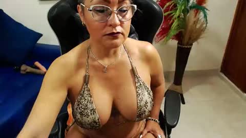 Snapshot of tamara_luaren chatting on November 2, 2025, 9:50 pm Tamara online show from November 2, 2025, 9:50 pm