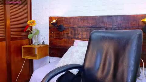 Snapshot of tamara_sanz1 chatting on October 25, 2025, 10:12 am    online show from October 25, 2025, 10:12 am