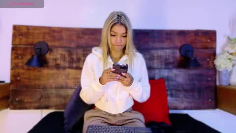 Snapshot of tamara_sanz1 chatting on April 14, 2026, 9:59 am online show from April 14, 2026, 9:59 am