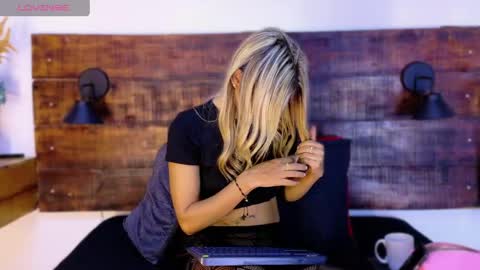 Snapshot of tamara_sanz1 chatting on April 23, 2026, 12:29 pm online show from April 23, 2026, 12:29 pm