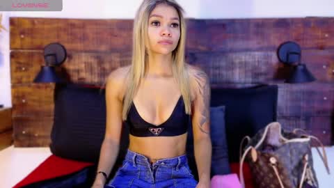 Snapshot of tamara_sanz1 chatting on April 24, 2026, 11:01 am online show from April 24, 2026, 11:01 am
