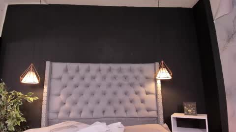   online show from September 28, 2025, 3:45 am