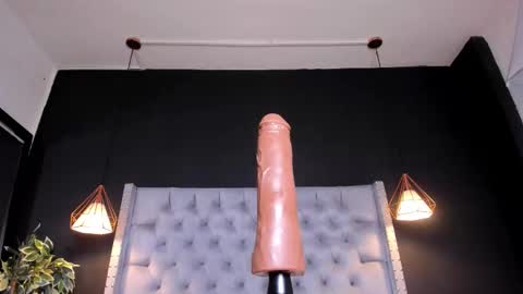   online show from October 23, 2025, 5:07 am