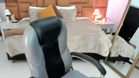 Snapshot of tamy_edwards chatting on June 6, 2026, 8:13 pm Tamy online show from June 6, 2026, 8:13 pm