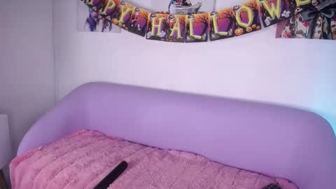 Snapshot of tamyblue_ chatting on October 28, 2025, 1:36 pm  BLUE  online show from October 28, 2025, 1:36 pm