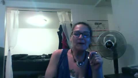 Snapshot of tanahslips chatting on October 25, 2025, 8:58 pm Tanah online show from October 25, 2025, 8:58 pm