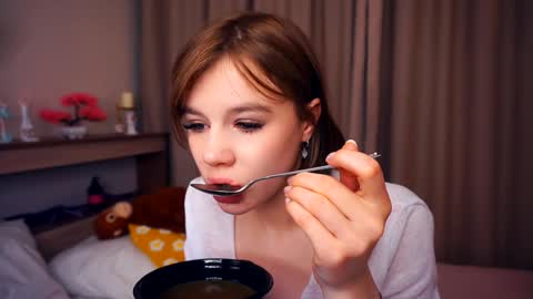 Leila night Mia day online show from February 7, 2025, 10:52 pm