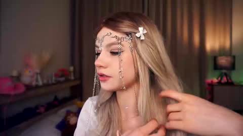 Leila night Mia day online show from February 17, 2025, 7:42 pm