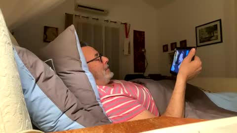 Dominique online show from February 9, 2025, 12:06 am