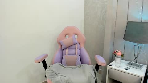 TaniaCarter online show from February 19, 2025, 2:44 pm