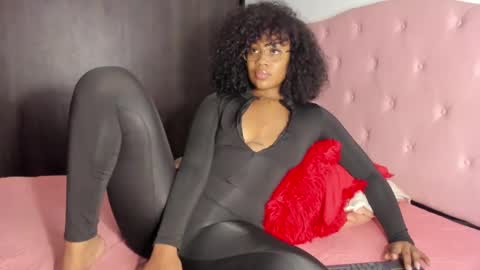 Snapshot of tanisha_owens2 chatting on December 14, 2024, 2:01 am TANISHA online show from December 14, 2024, 2:01 am