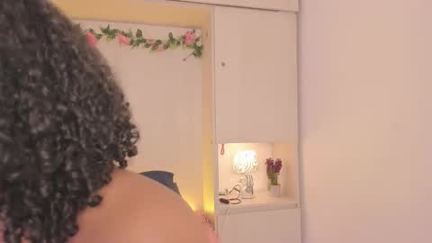  T A R A  online show from November 30, 2025, 4:27 am