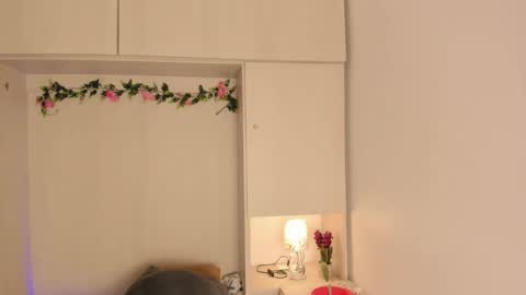  T A R A  online show from January 8, 2026, 4:04 am