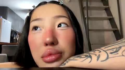 Viola online show from December 4, 2025, 4:27 pm