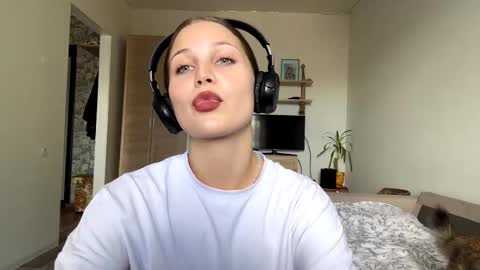 Julia online show from September 10, 2025, 7:30 am